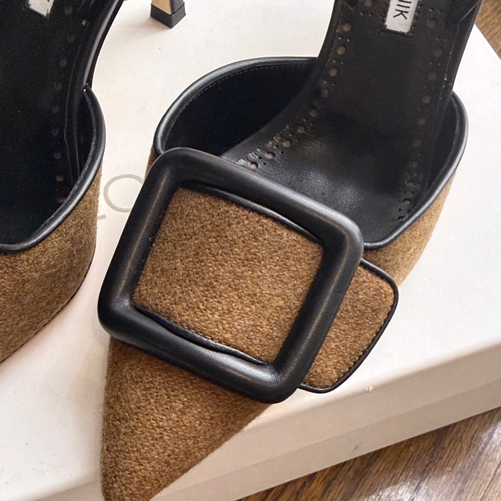 Manolo Blahnik
Mayslibi Gala Wool-Blend Slingback Pumps New - Picture 10 of 17